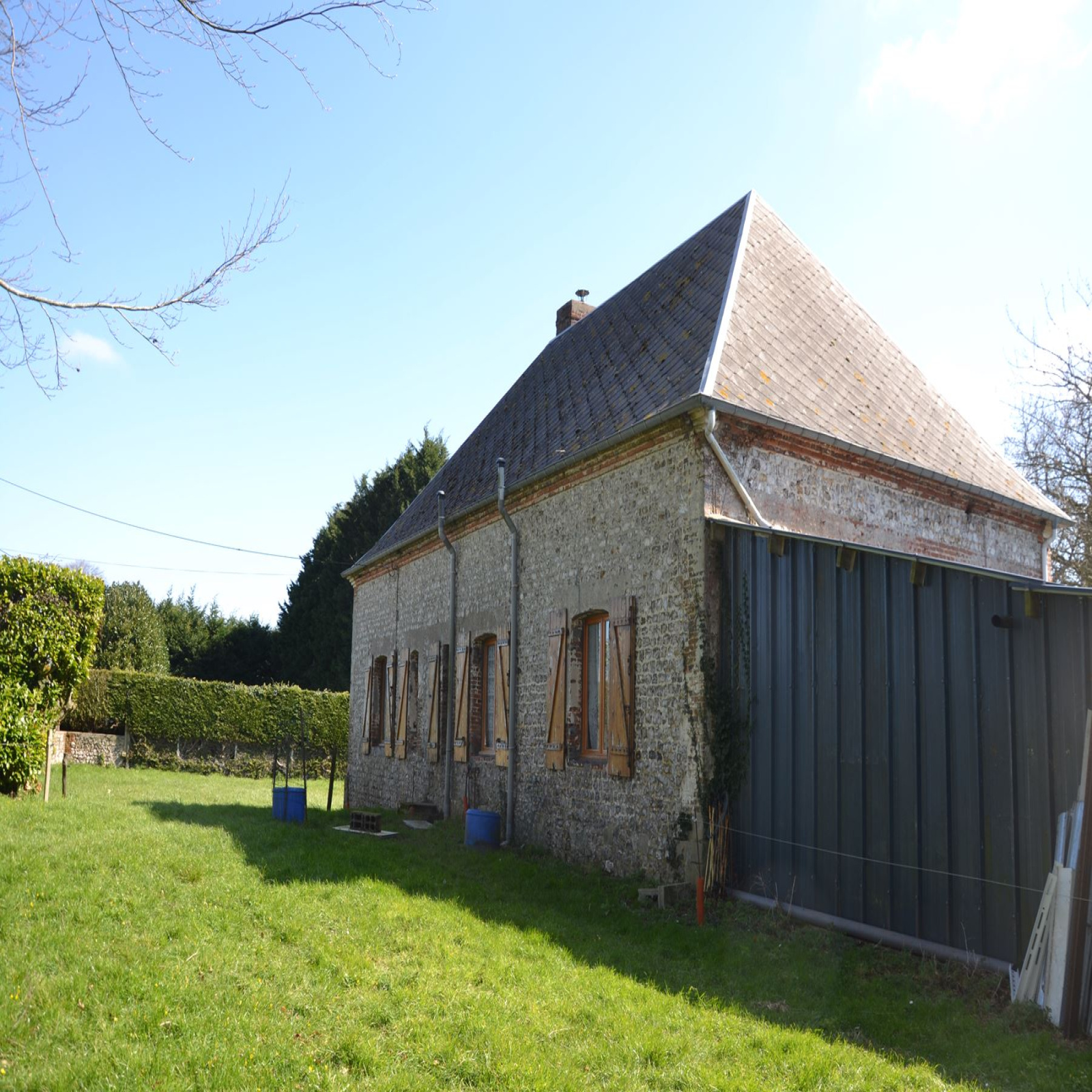 vente À acheter à AubervilleLaManuel maison avec 7900 m2 de jardin