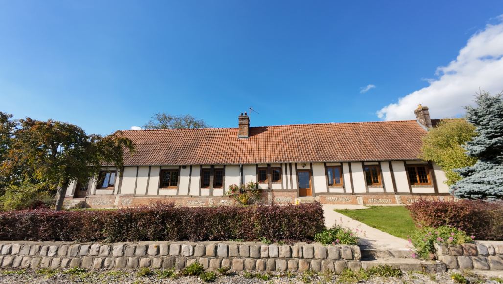 Maison 5 pièces 150 m² · à Esclavelles · 150 m² · 472 000 €